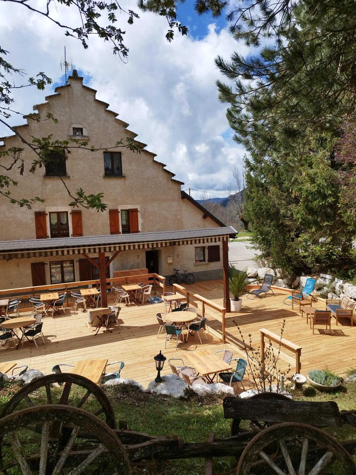ווילארד-דה-לאנס Auberge Des Montauds - Hotel & Restaurant מראה חיצוני תמונה