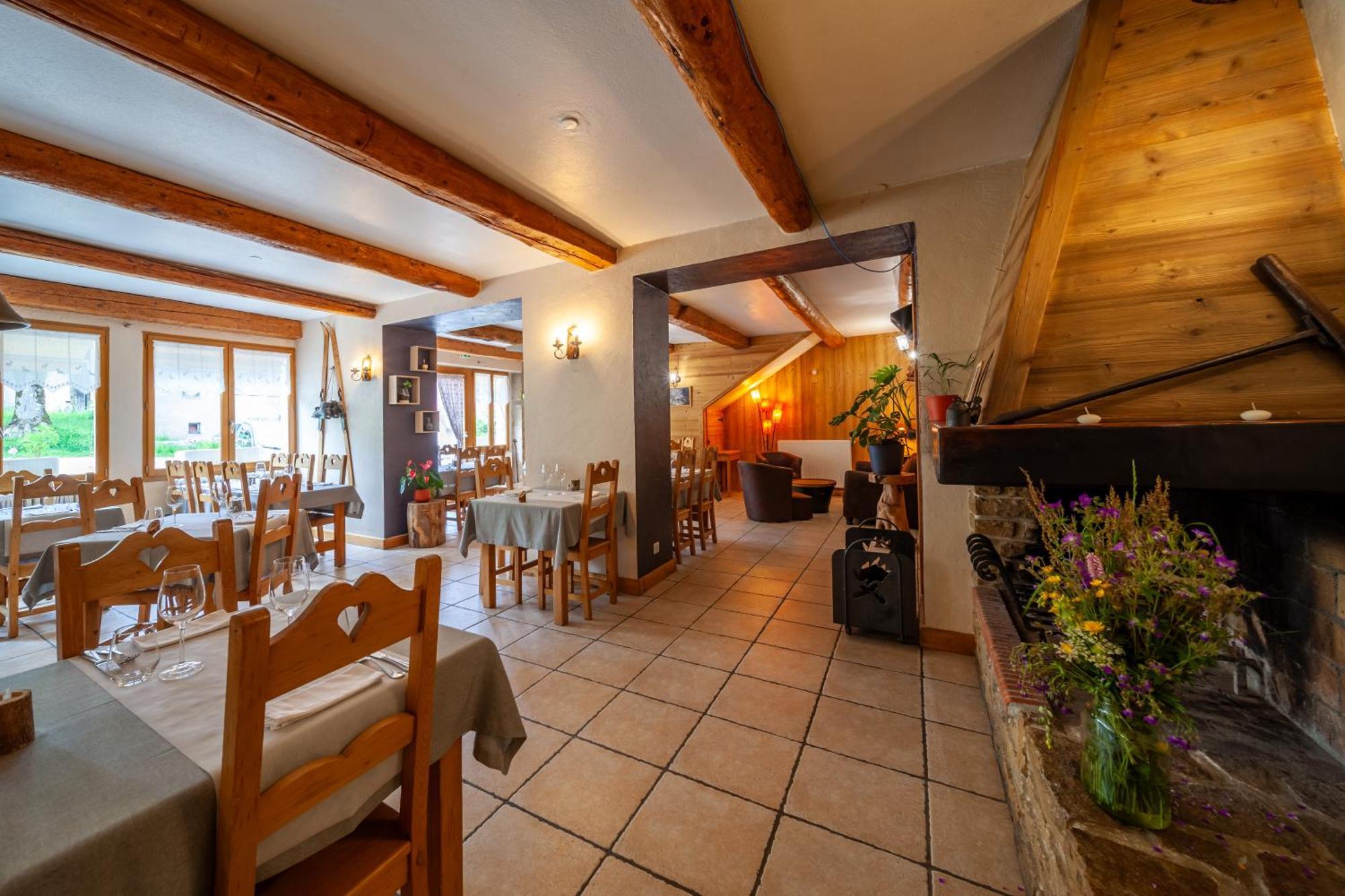ווילארד-דה-לאנס Auberge Des Montauds - Hotel & Restaurant מראה חיצוני תמונה
